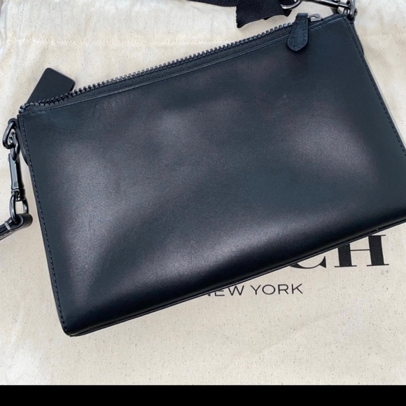 Authentic Coach crossbody - Picture 4 of 6